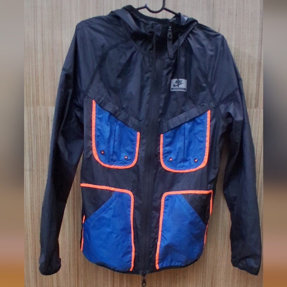 Nike International Windrunner Jacket